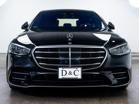 Used 2022 Mercedes-Benz S 580 4MATIC Sedan image 2