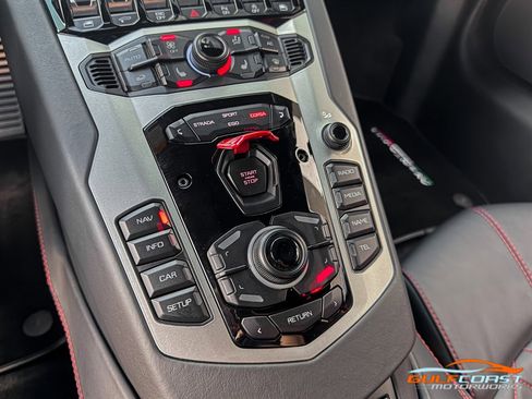 Used 2018 Lamborghini Aventador S image 19