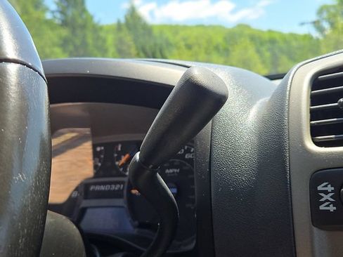 Used 2005 GMC Canyon SLE w/ Safe And Sound Package AWD/4WD image 9
