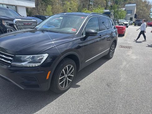 Used 2020 Volkswagen Tiguan SE AWD/4WD image 2