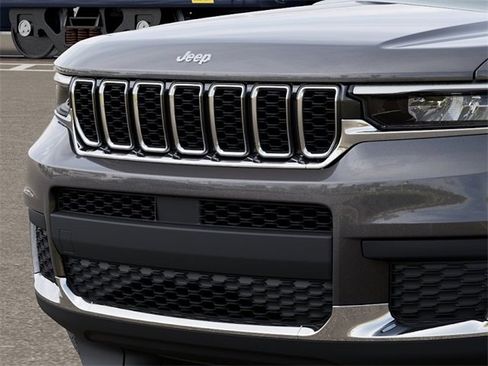New 2025 Jeep Grand Cherokee L Laredo image 11