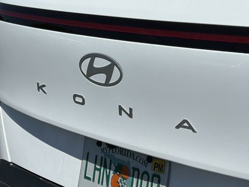 Used 2025 Hyundai Kona SEL FWD image 4