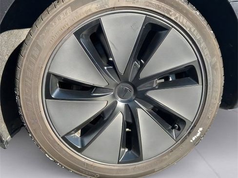 Used 2025 Tesla Model 3 Long Range image 9