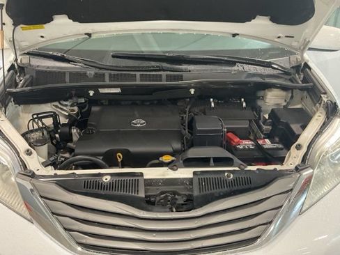 Used 2014 Toyota Sienna XLE FWD image 27