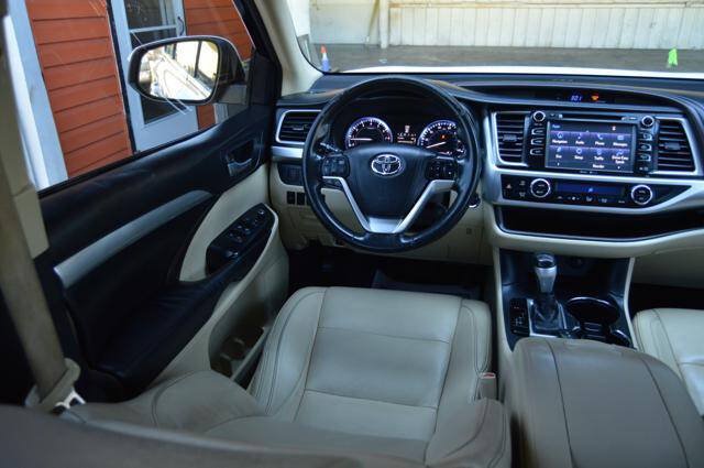 Used 2015 Toyota Highlander XLE FWD image 57