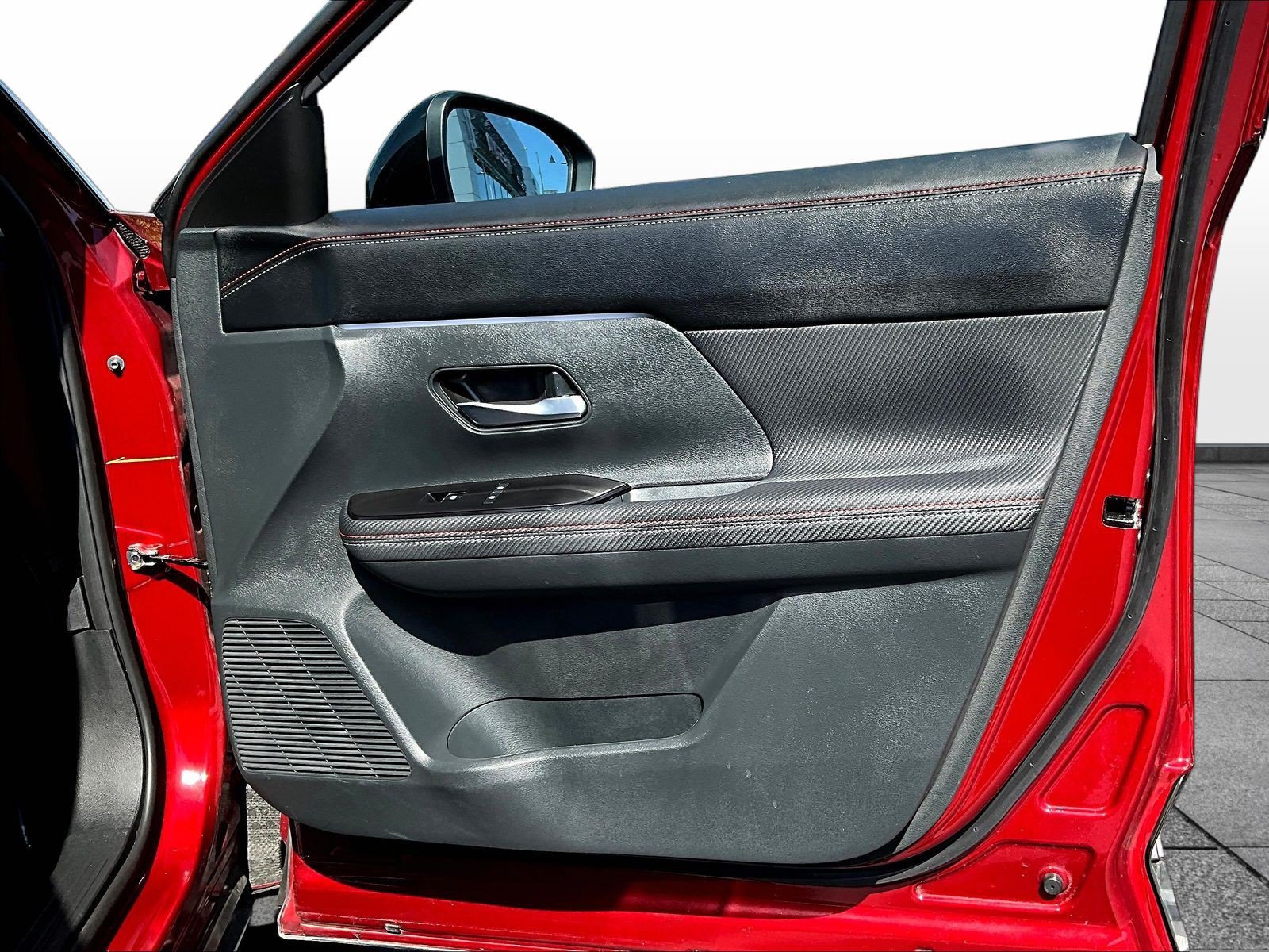 Certified 2025 Nissan Kicks SR FWD image 30