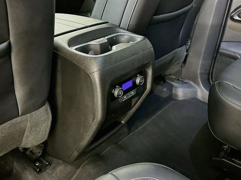 Used 2025 Chevrolet Traverse LT AWD/4WD image 28