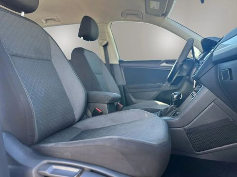 Used 2020 Volkswagen Tiguan S image 9
