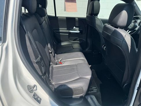 Used 2020 Mercedes-Benz GLB 250 4MATIC image 32
