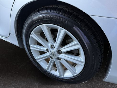 Used 2012 Toyota Camry XLE w/ Leather Pkg image 14