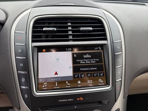 Used 2017 Lincoln MKX Reserve FWD image 16