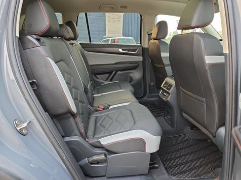Used 2025 Volkswagen Atlas Peak Edition SE AWD/4WD image 33