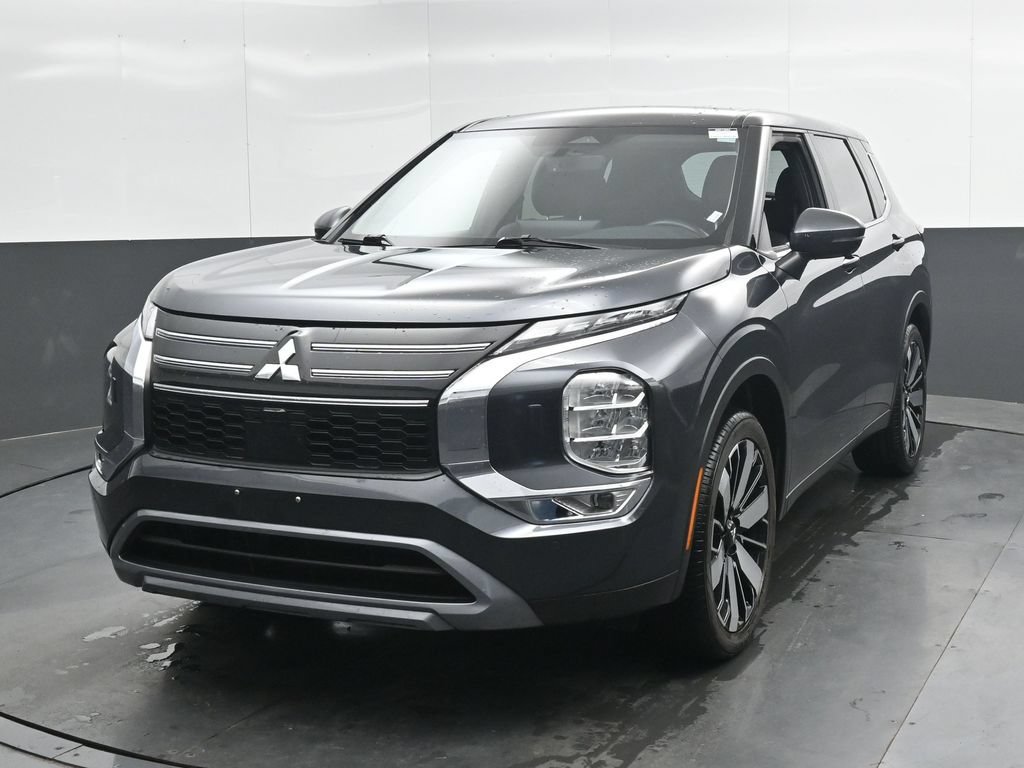 Used 2025 Mitsubishi Outlander AWD image 6