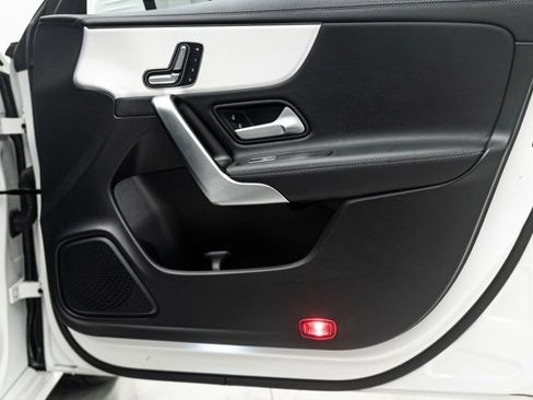 Used 2025 Mercedes-Benz CLA 250 image 31