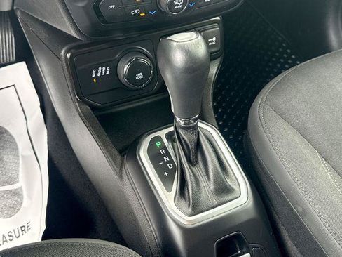 Used 2023 Jeep Renegade Latitude AWD/4WD image 23
