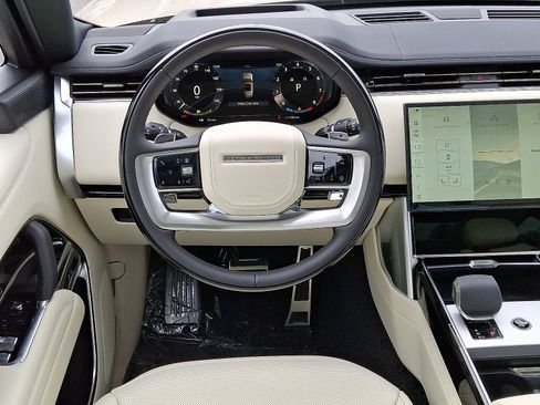 New 2025 Land Rover Range Rover SE image 9