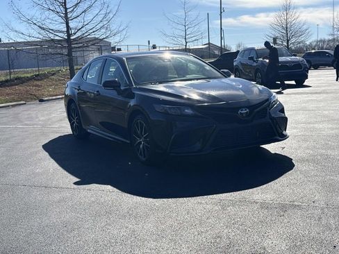 Used 2024 Toyota Camry SE image 40