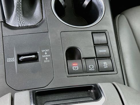 Used 2023 Toyota Highlander XLE FWD image 26