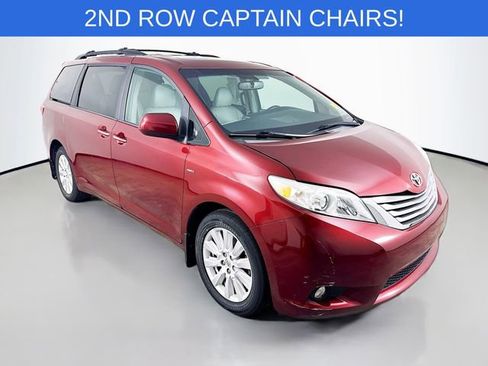 Used 2017 Toyota Sienna XLE image 3