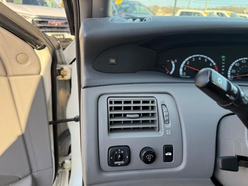 Used 2001 Toyota Avalon XLS image 15