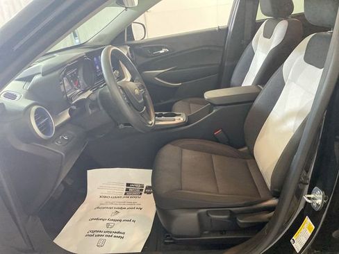 Used 2024 Chevrolet Trax LS w/ LS Convenience Package FWD image 24