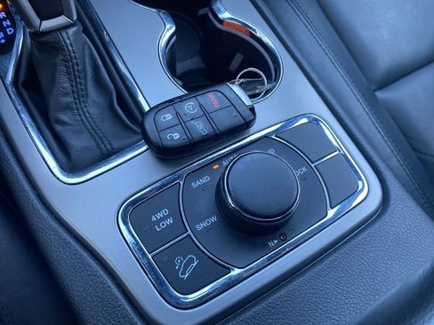 Used 2022 Jeep Grand Cherokee Limited image 27