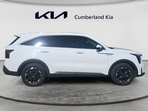 Used 2025 Kia Sorento S FWD image 6