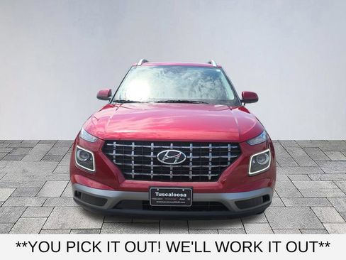 Used 2025 Hyundai Venue Limited FWD image 2