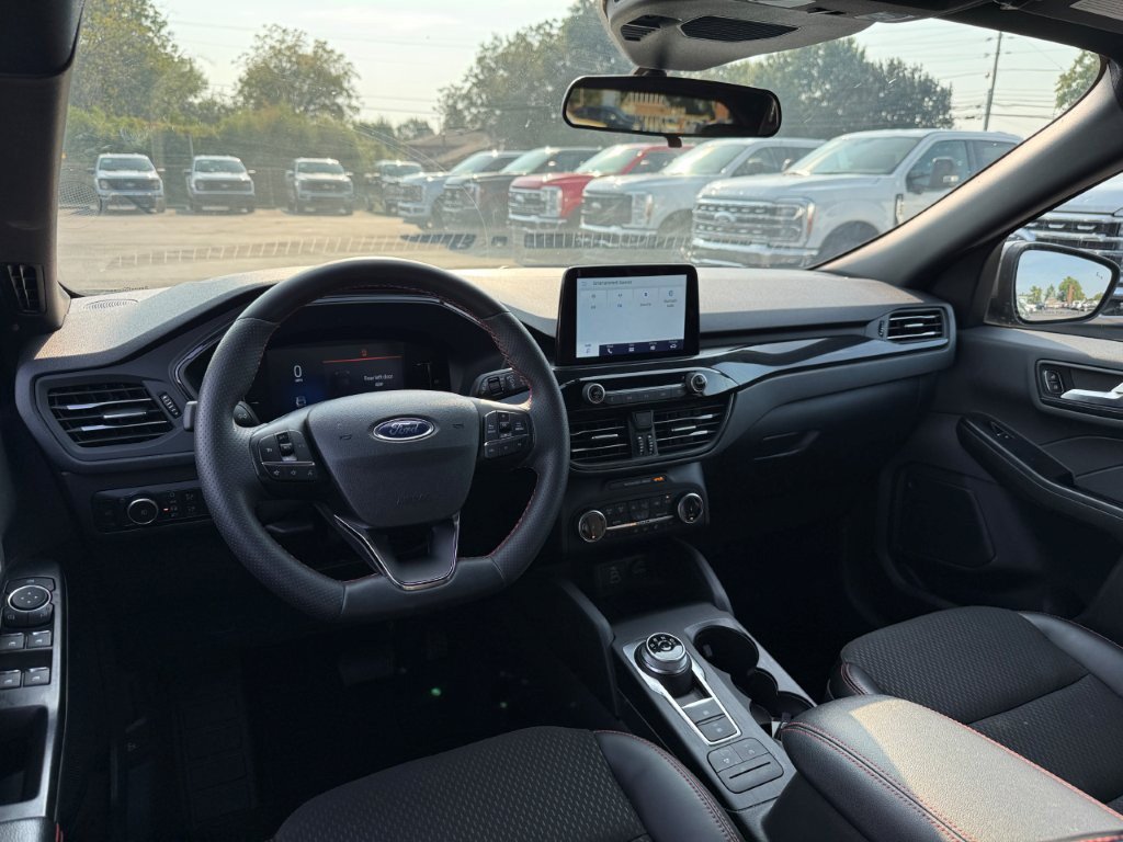 Used 2025 Ford Escape ST-Line Select AWD/4WD image 18