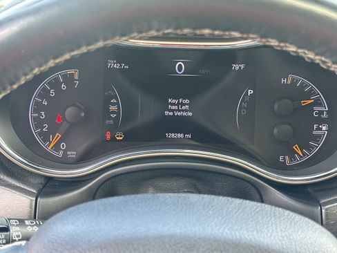 Used 2017 Jeep Grand Cherokee Limited AWD/4WD image 27