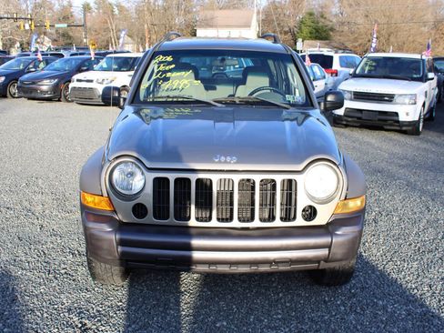 Used 2006 Jeep Liberty Sport image 3
