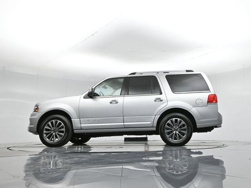 Used 2017 Lincoln Navigator Select image 37