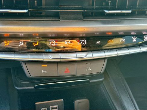 Used 2024 Cadillac XT4 Premium Luxury image 14