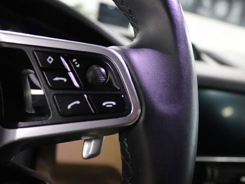 Used 2020 Porsche Cayenne E-HYBRID w/ Premium Plus Package image 28