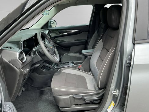 Used 2025 Chevrolet TrailBlazer LT AWD/4WD image 9