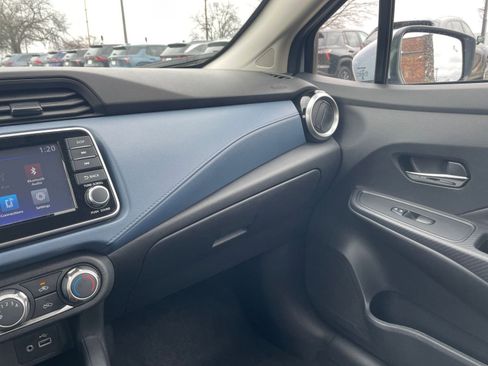 Used 2025 Nissan Versa SV image 34