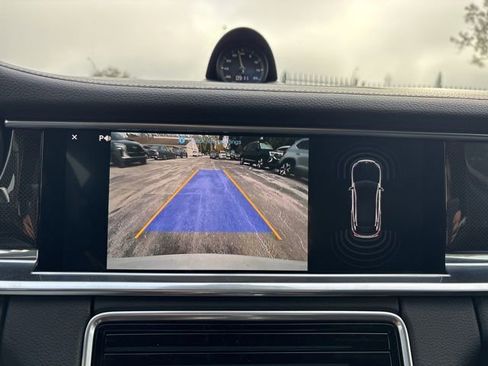 Used 2018 Porsche Panamera 4 image 12