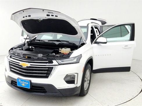 Used 2023 Chevrolet Traverse LT image 10
