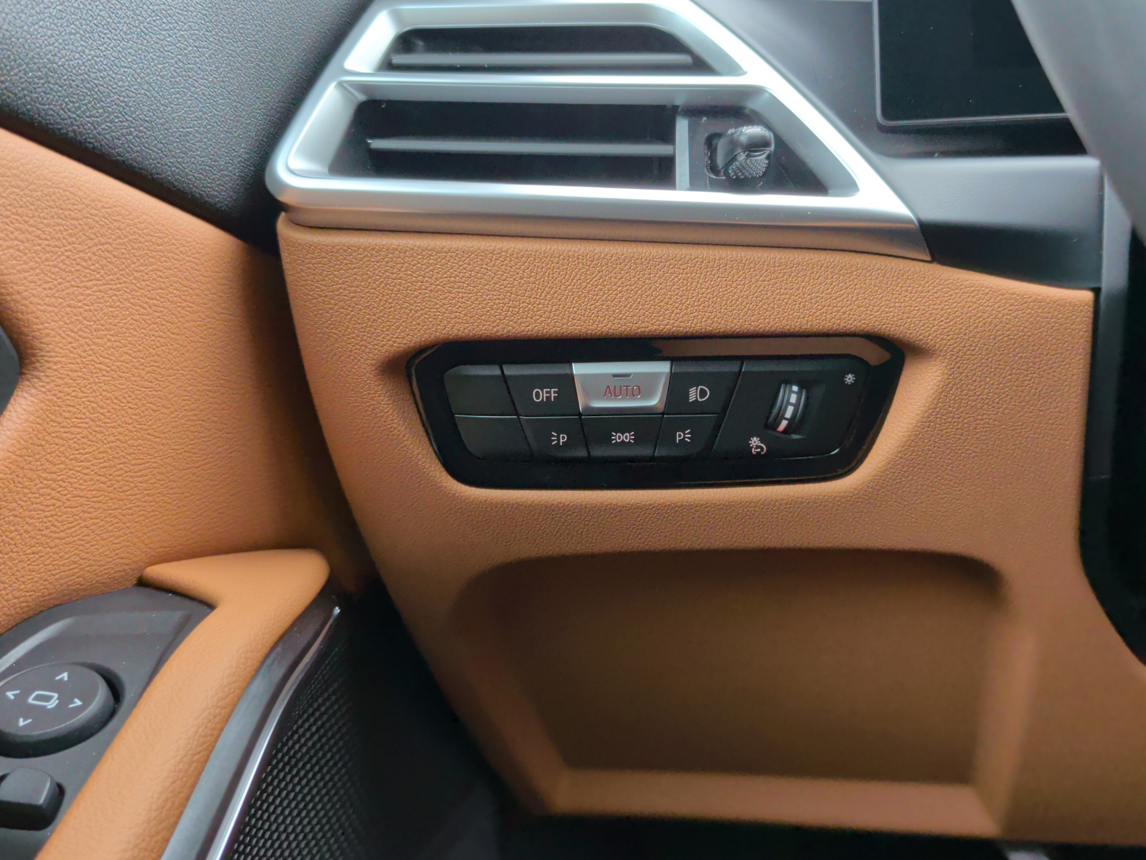 Certified 2026 BMW 330i Sedan RWD image 23