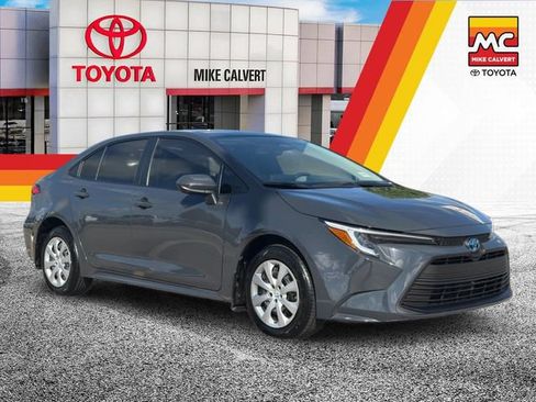 Certified 2025 Toyota Corolla LE FWD image 7