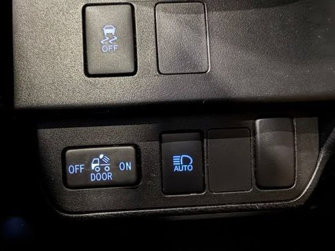 Used 2023 Toyota Tacoma SR AWD/4WD image 18