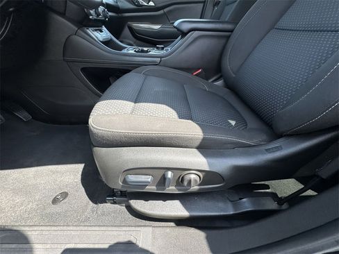 Used 2023 GMC Acadia SLE w/ Driver Convenience Package image 12