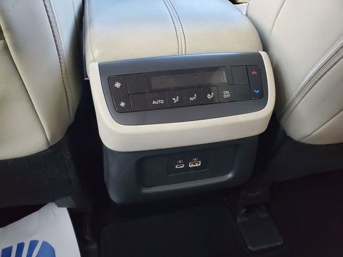 Used 2023 Nissan Pathfinder SL image 12