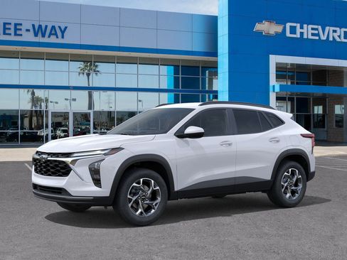 New 2026 Chevrolet Trax LT w/ Driver Confidence Package image 2