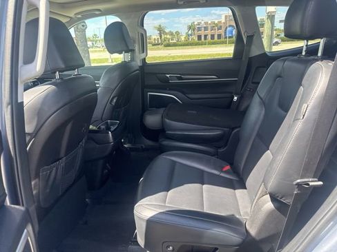 Used 2025 Kia Telluride S image 5