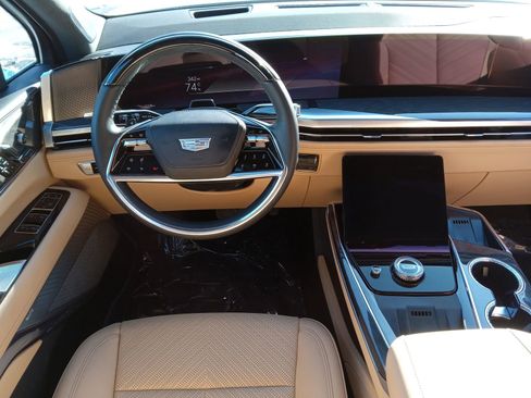 Used 2025 Cadillac Escalade IQ Sport 2 w/ LPO, ONYX Package image 15