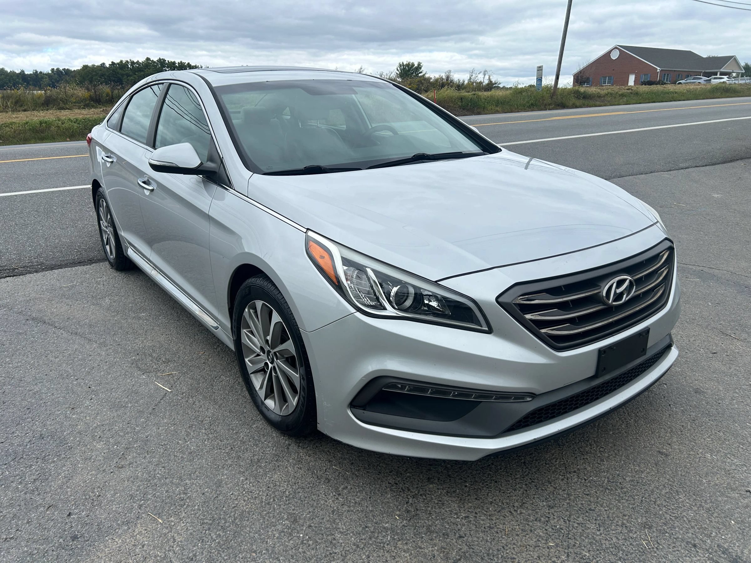 Used 2017 Hyundai Sonata Sport w/ Value Edition Package 02 FWD image 3