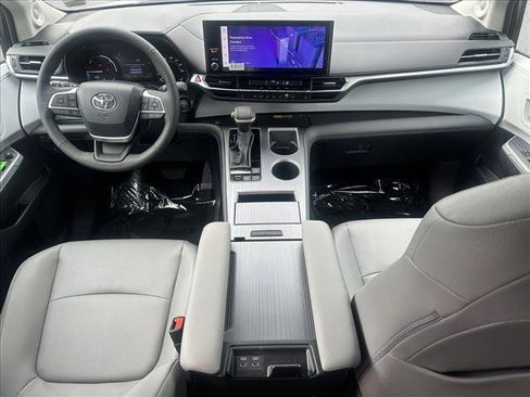 Certified 2025 Toyota Sienna XLE w/ XLE Plus Package image 23