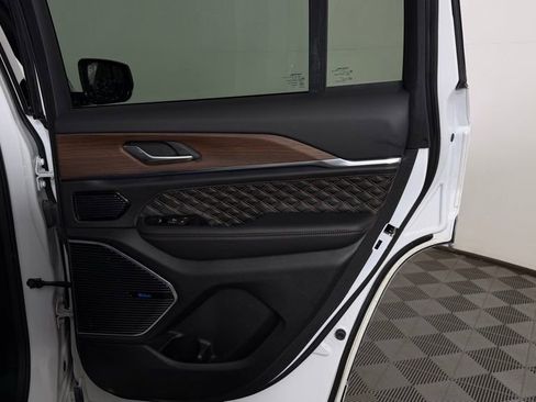 Used 2022 Jeep Grand Cherokee Summit AWD/4WD image 29