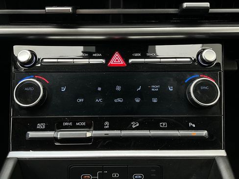 Used 2025 Hyundai Santa Fe SEL image 25